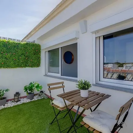 Διαμέρισμα Lovely Brand-new Rooftop Studio With A View