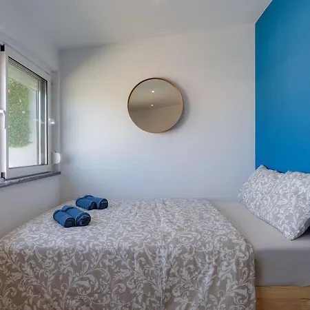 Διαμέρισμα Lovely Brand-new Rooftop Studio With A View